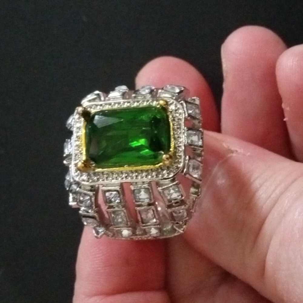 Bold Faux Emerald Rhinestone Ring Sz 10